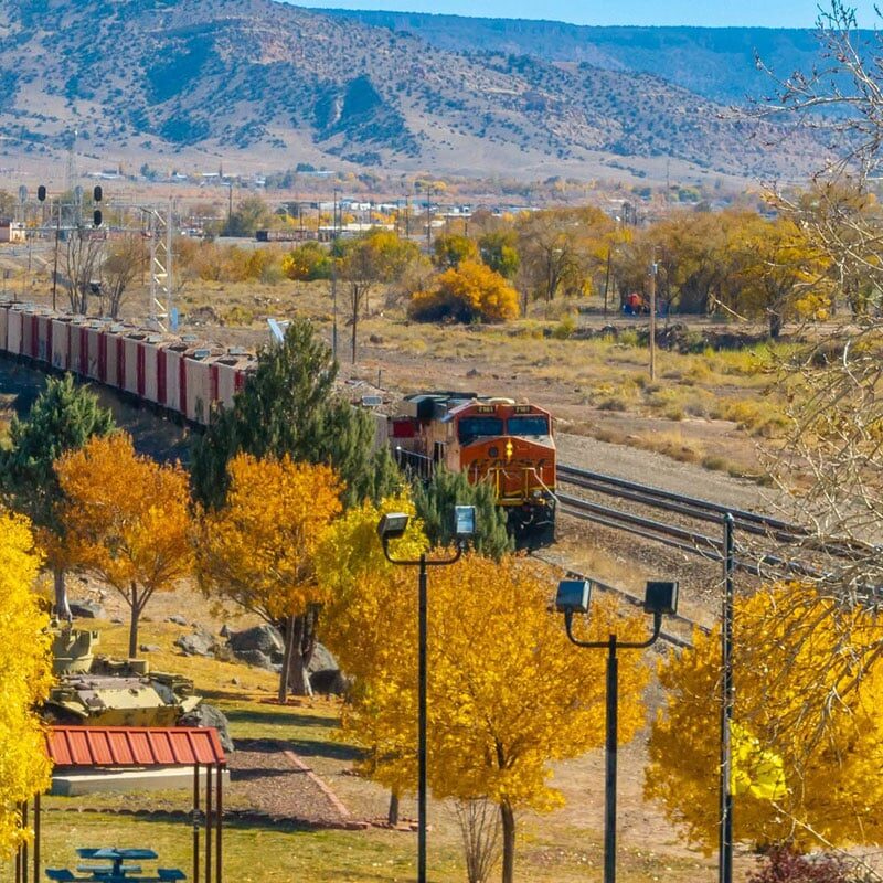 train-footer-800